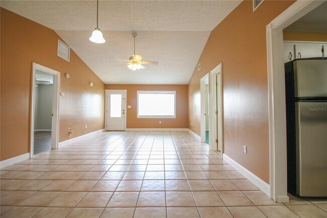 Foto del edificio - 739 Lake June Rd