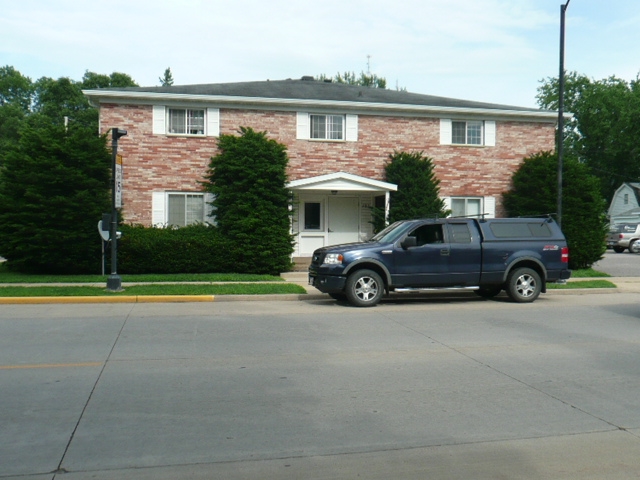 Building Photo - Carriage House Apts