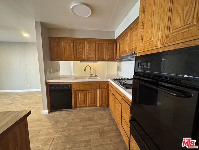 Foto del edificio - 631 Pepper Tree Dr