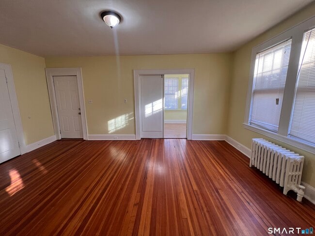 Foto del edificio - 2125 E Main St