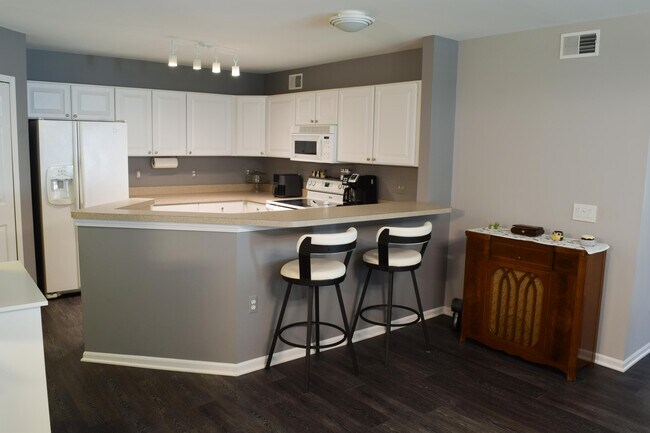 Building Photo - 2794 S Knightsbridge Cir