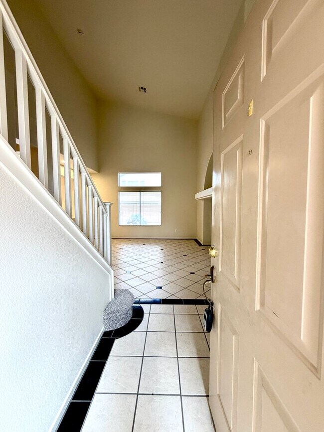 Foto del edificio - 8824 Rambling Rock Ct