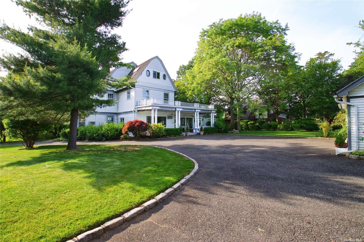 Primary Photo - 124 Cherry Valley Ave