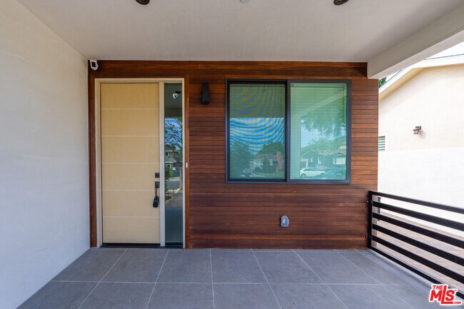 Foto del edificio - 815 E Elmwood Ave