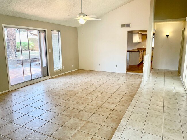 Foto del edificio - Fantastic 3 Bedroom/2 Bath Single Level Home & NO HOA!  Schedule a Showing Today!