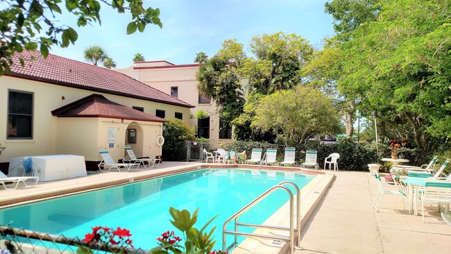 Building Photo - Seasonal Short-Term Condo located in Downt...
