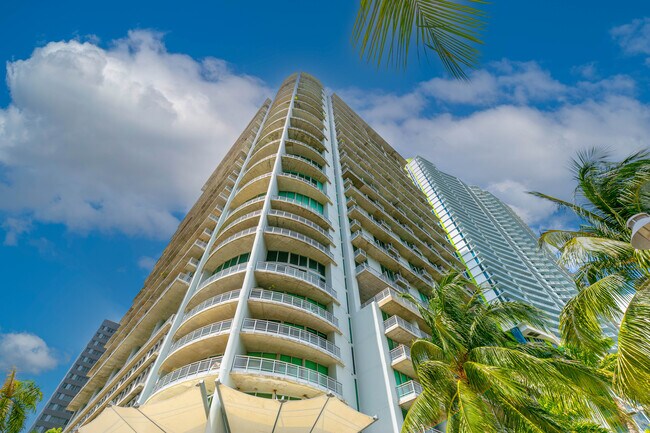 Foto del edificio - 690 SW 1st Ct