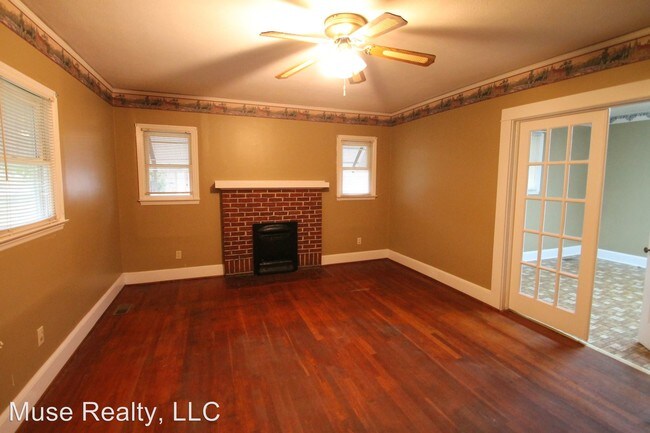 Foto del edificio - 2 br, 1 bath House - 621 Walnut Street