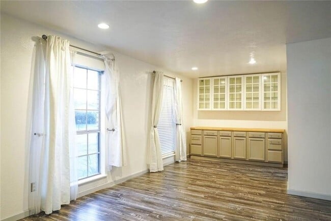 Building Photo - 3433 Rockcrest Dr