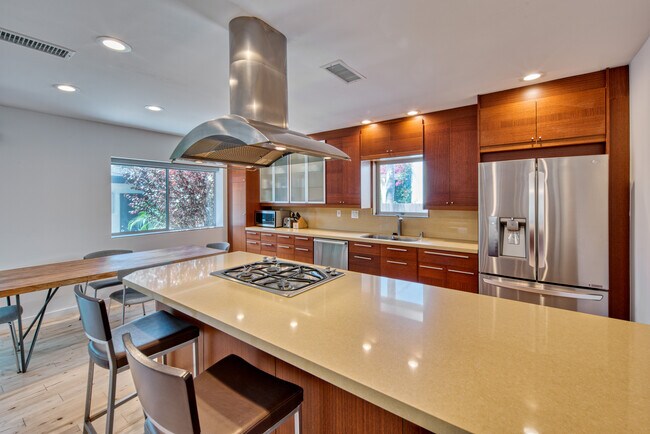Kitchen - 2137 Glencoe Ave