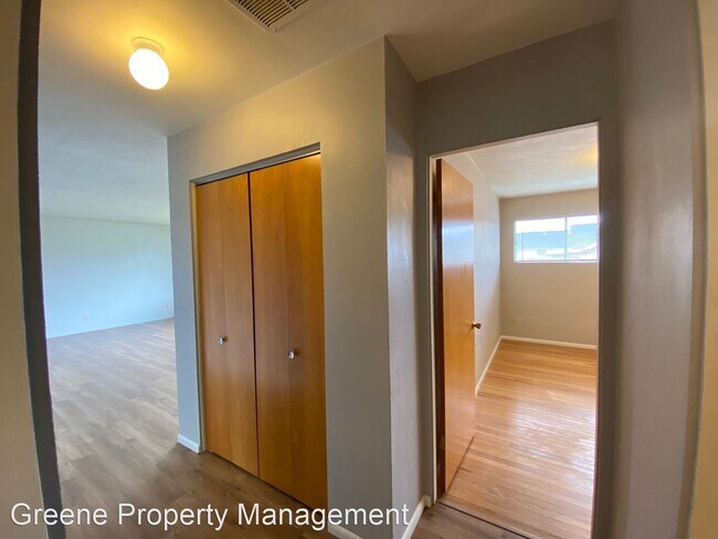 Building Photo - 2 br, 1 bath House - 106 E. Cedar Ave