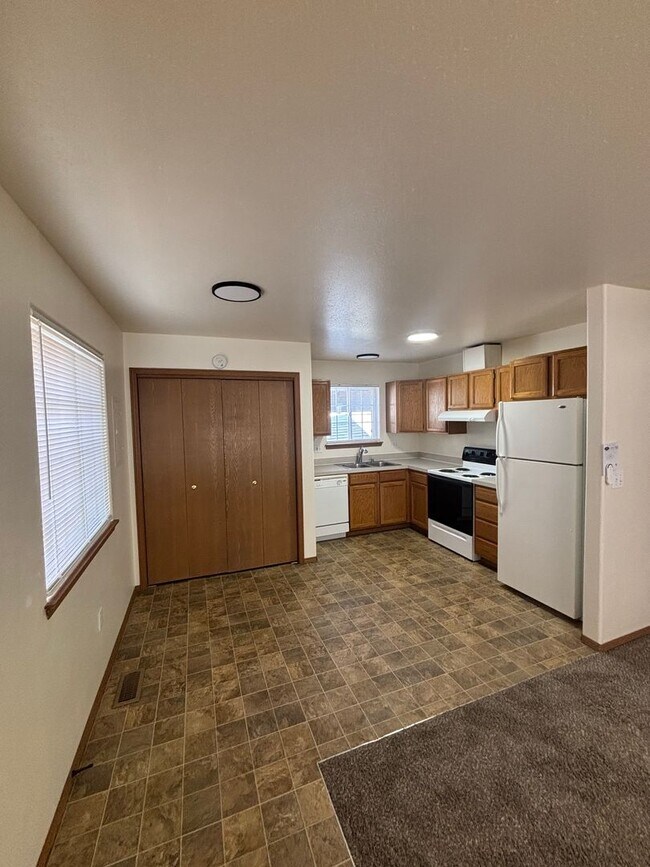 Foto del edificio - 1907-1907 E Front Ave