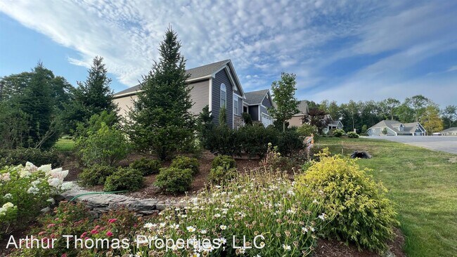 Building Photo - 3 br, 2.5 bath House - 9 Hayden Drive