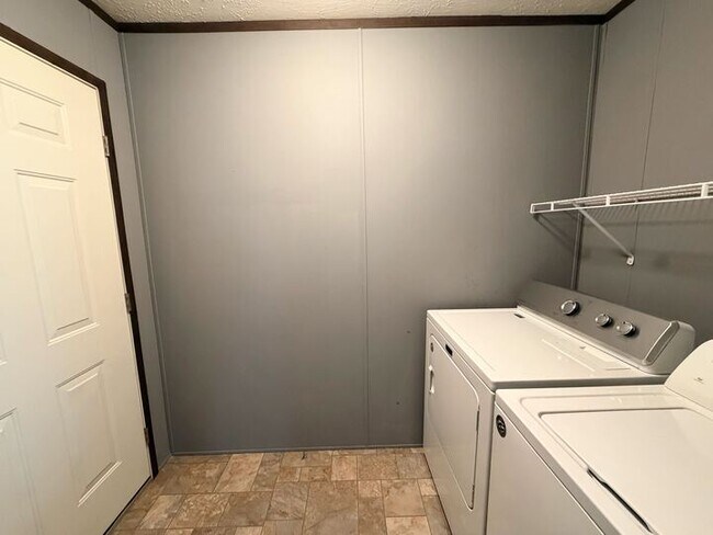 Foto del edificio - 76 E U.S. Hwy 6