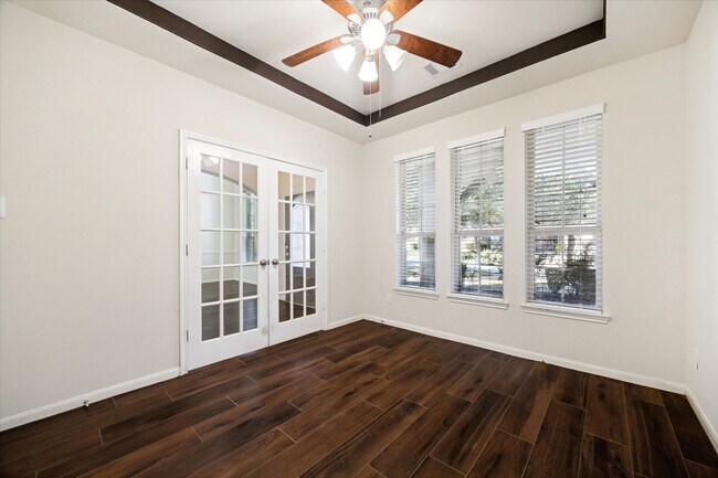 Foto del edificio - 5015 Blackwater Ln