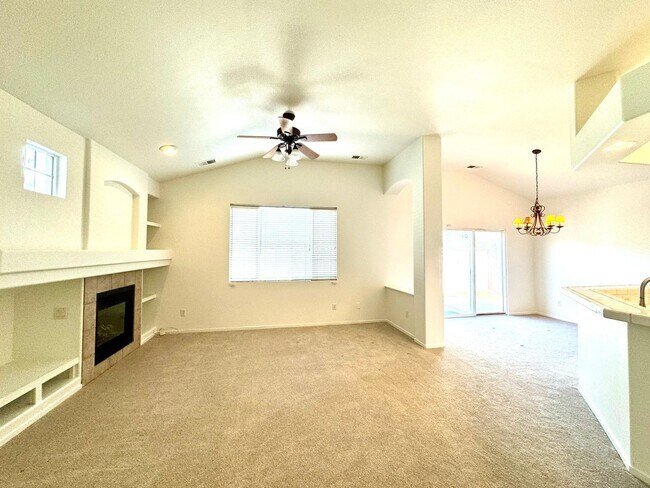 Building Photo - 1131 Tule Dr