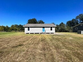 Building Photo - 2818 LA-14