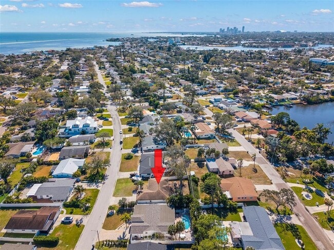 Foto del edificio - 4426 Helena St NE