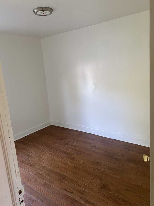 BEDROOM - 41 Derby St