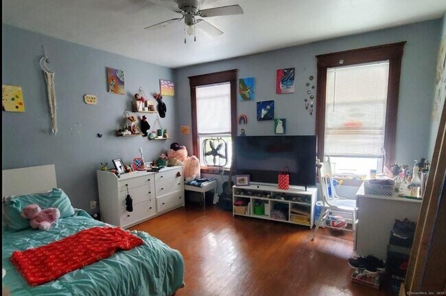 Foto del edificio - 37 Rocky Hill Ave