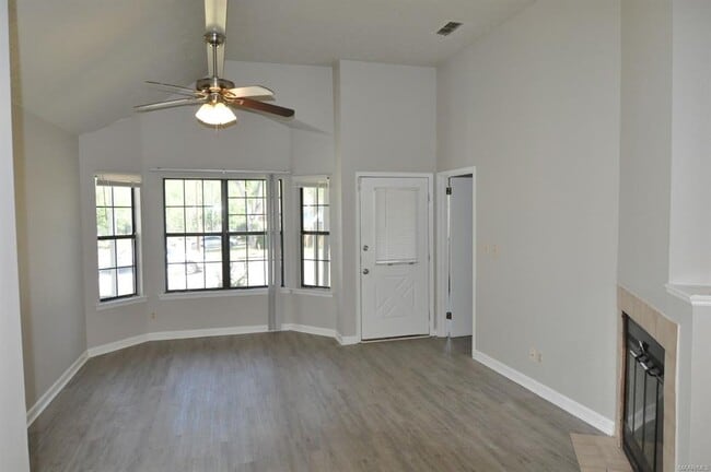 Building Photo - 3200 Herbert Dr