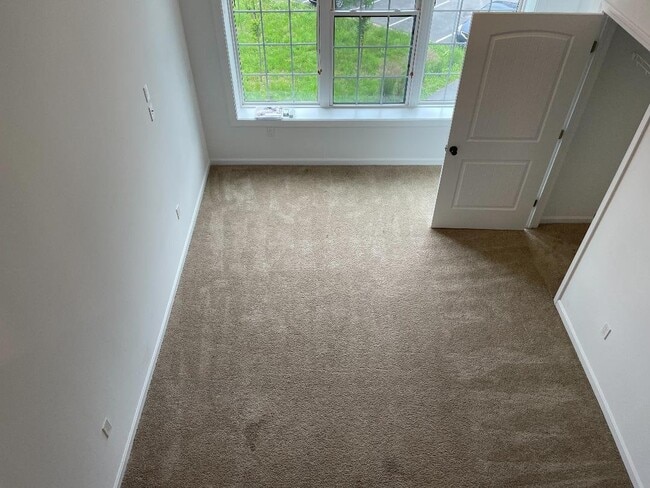 Building Photo - 8 Grove St