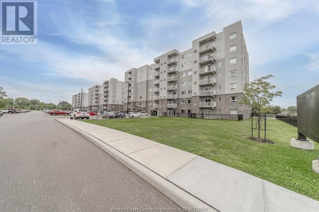 Building Photo - 1675 Banwell Rd