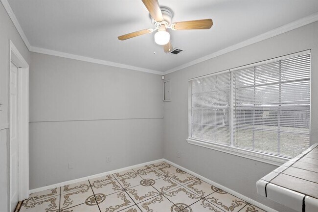 Building Photo - 7421 Claiborne St