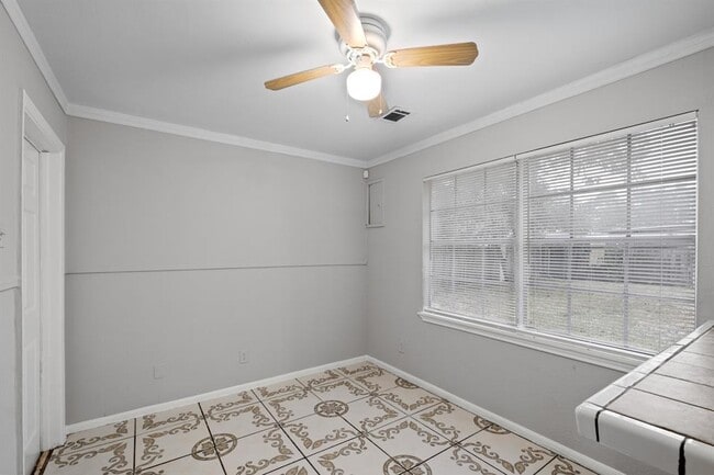 Foto del edificio - 7421 Claiborne St