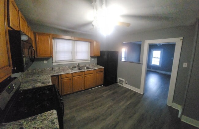 Foto del edificio - 244 N Fairmont Ave