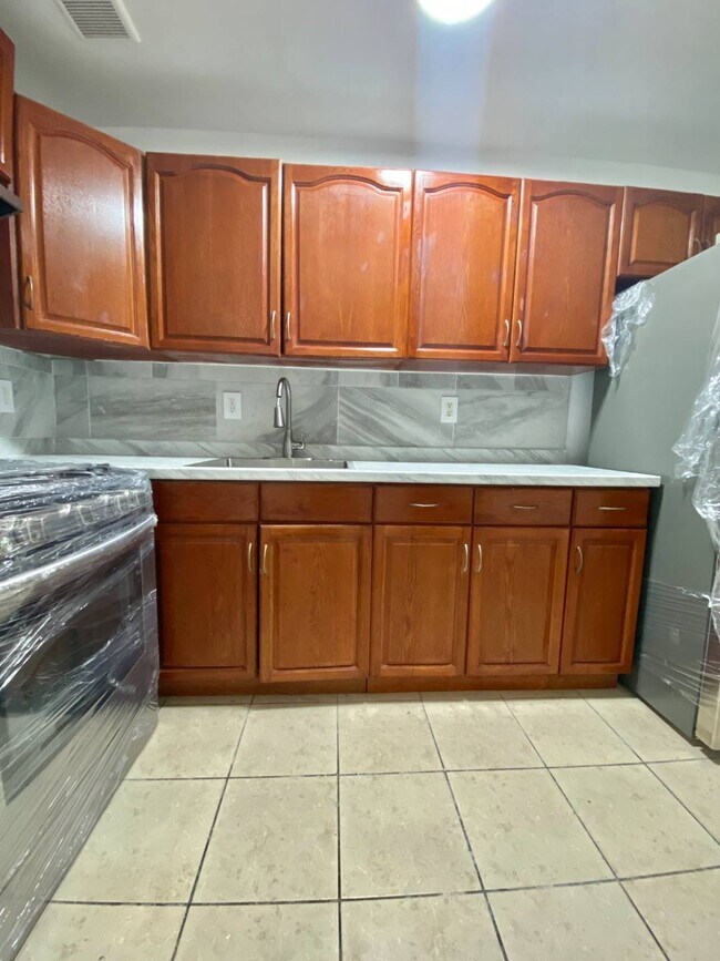 Foto del edificio - 796 E 165th St