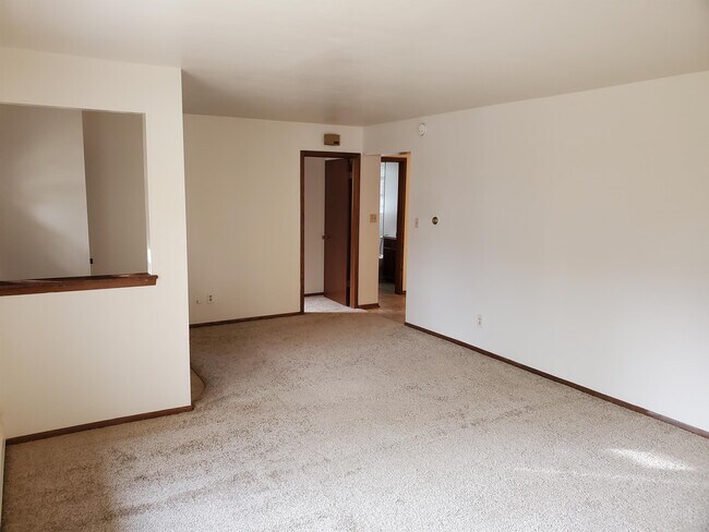 Foto del edificio - N 64 W23356-W24130 Main St