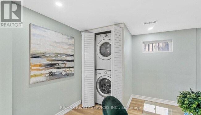 Photo du bâtiment - 5 Avondale Blvd