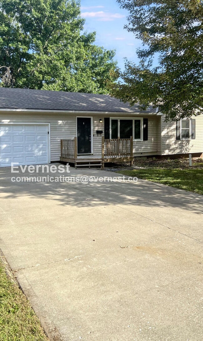 Building Photo - 13617 Craig Ave