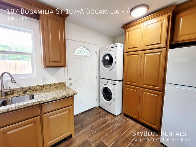Building Photo - 107 Bogamilia St