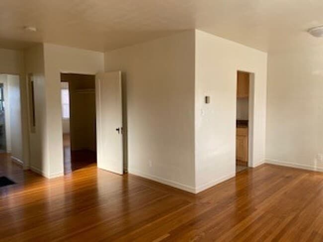 Building Photo - 515, 517 &amp; 517A Lexington Ave