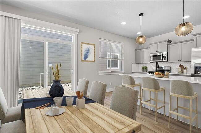 Foto del edificio - Experience Spacious Luxury: 4 Bedroom, 3 Bath Two-Story Rental Home Awaits