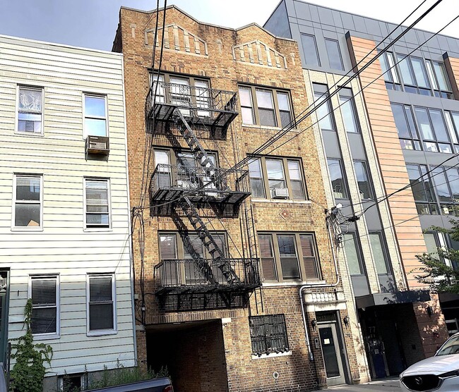 Building Photo - 79 Madison St