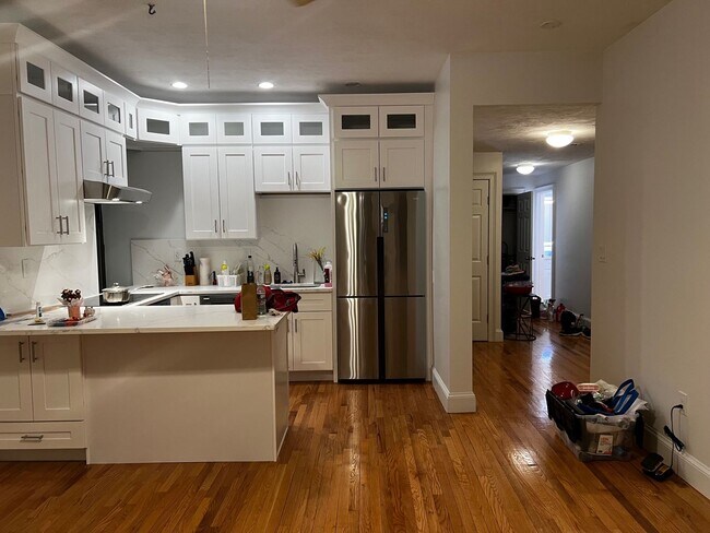 Building Photo - WOW!!!  GORGEOUS BRIGHTON 3 BED WITH HT AN...