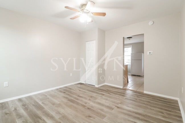 Building Photo - 2BR 1.5BA Home For You