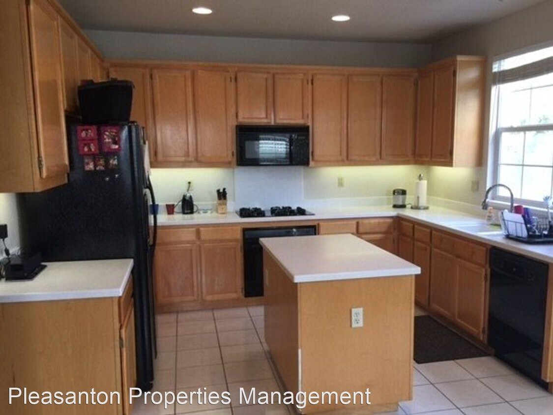 Primary Photo - 4 br, 2.5 bath House - 2727 Foxglove Ct.