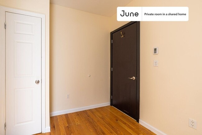 Building Photo - Room in Shared 4 bed/2 bath home