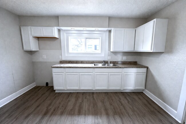 Foto del edificio - 1750 S Olive St