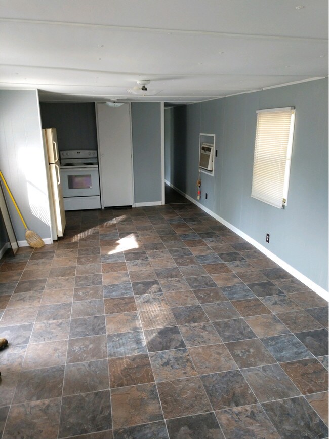 Building Photo - 126 Lenoir Ave