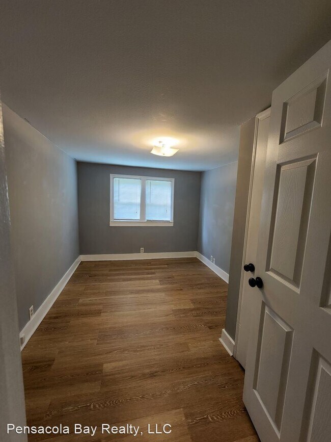 Building Photo - 1 br, 1 bath House - 615 Hatton St.