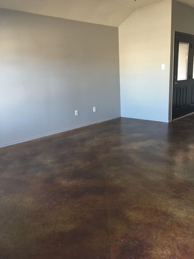 Building Photo - 6208 Temora Loop