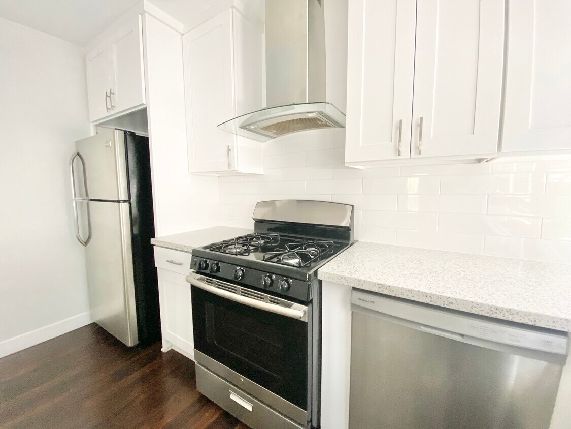 Foto principal - 1754 N La Brea Ave Los Angeles, CA 90046