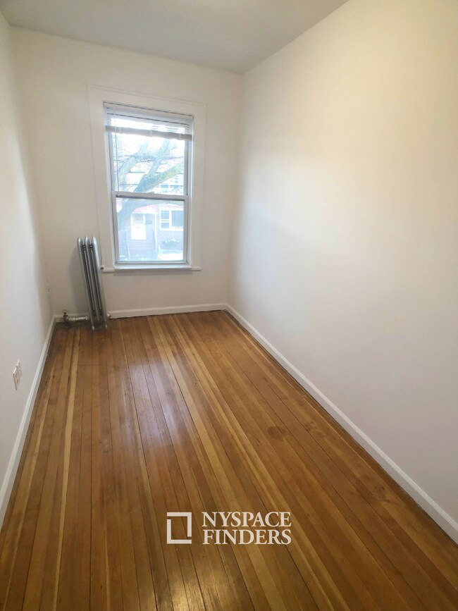 Building Photo - 22-24-24 Crescent St