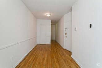 Building Photo - 118 Adams St