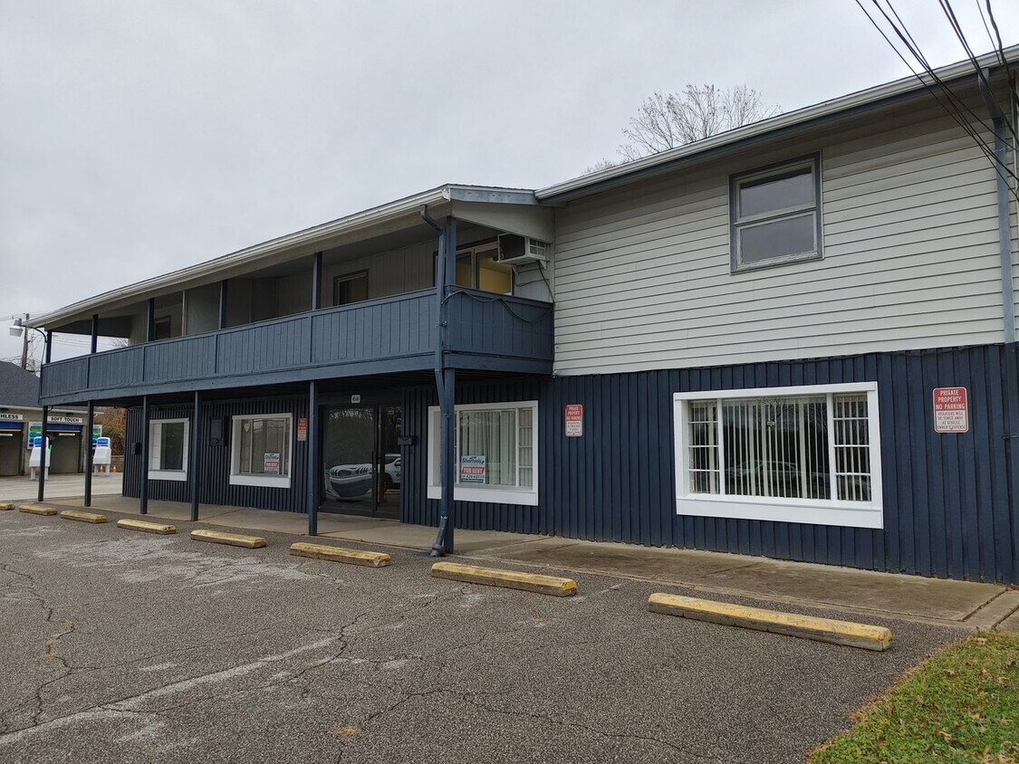 4541 Emerson Ave Unit Apt. 2, Parkersburg, WV 26104 Room for Rent in